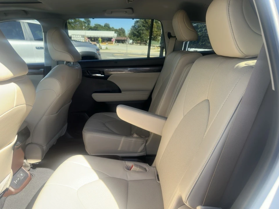 2022 Toyota Highlander - Image 3 of 12