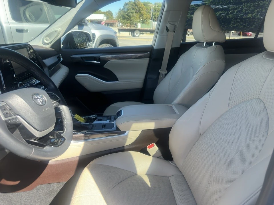 2022 Toyota Highlander - Image 4 of 12