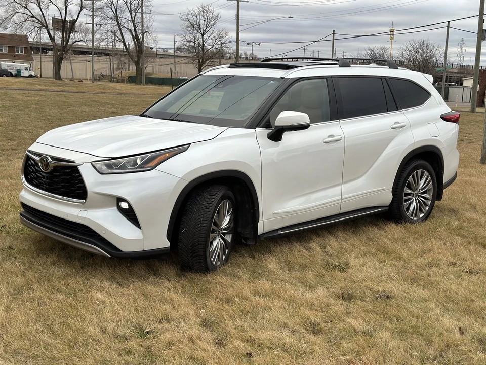 2022 Toyota Highlander - Image 7 of 21