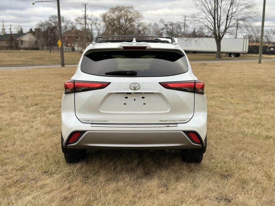2022 Toyota Highlander - Image 4 of 21