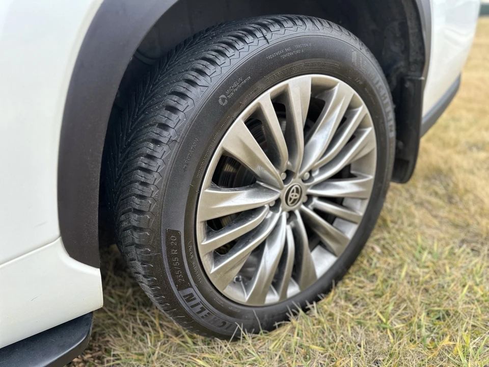 2022 Toyota Highlander - Image 12 of 21