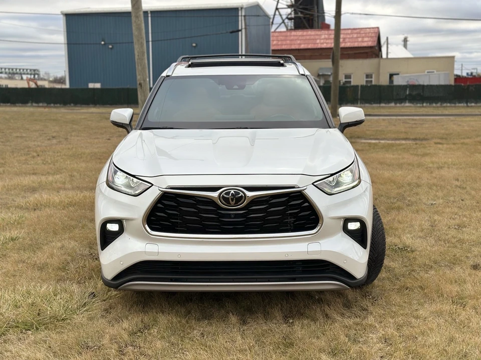 2022 Toyota Highlander - Image 8 of 21