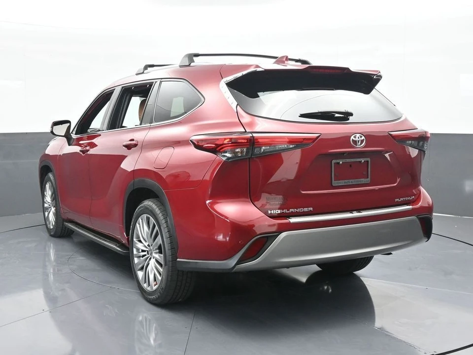 2022 Toyota Highlander - Image 4 of 12