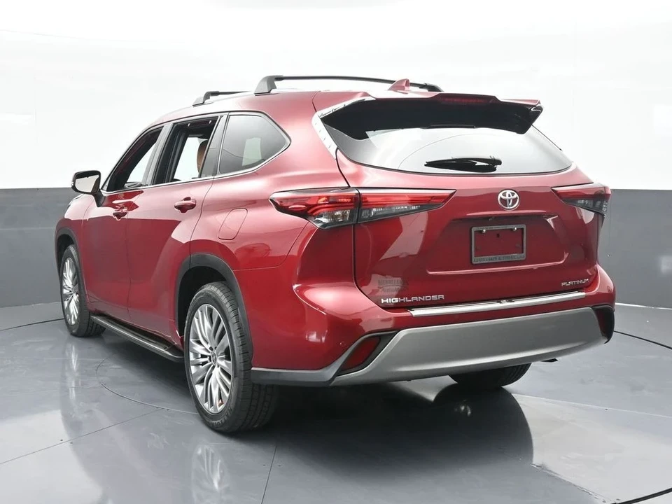 2022 Toyota Highlander - Image 4 of 12
