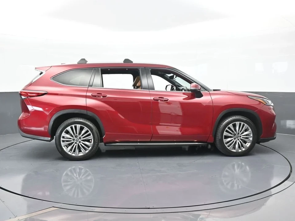2022 Toyota Highlander - Image 7 of 12