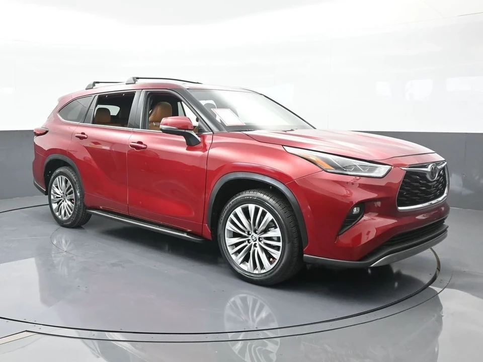 2022 Toyota Highlander - Image 8 of 12