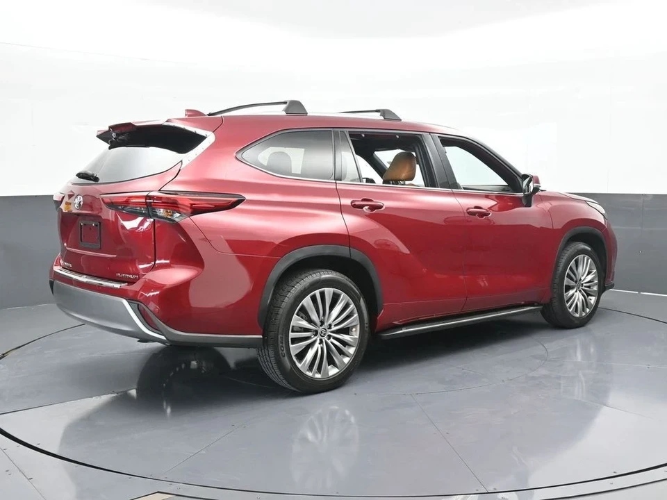 2022 Toyota Highlander - Image 6 of 12