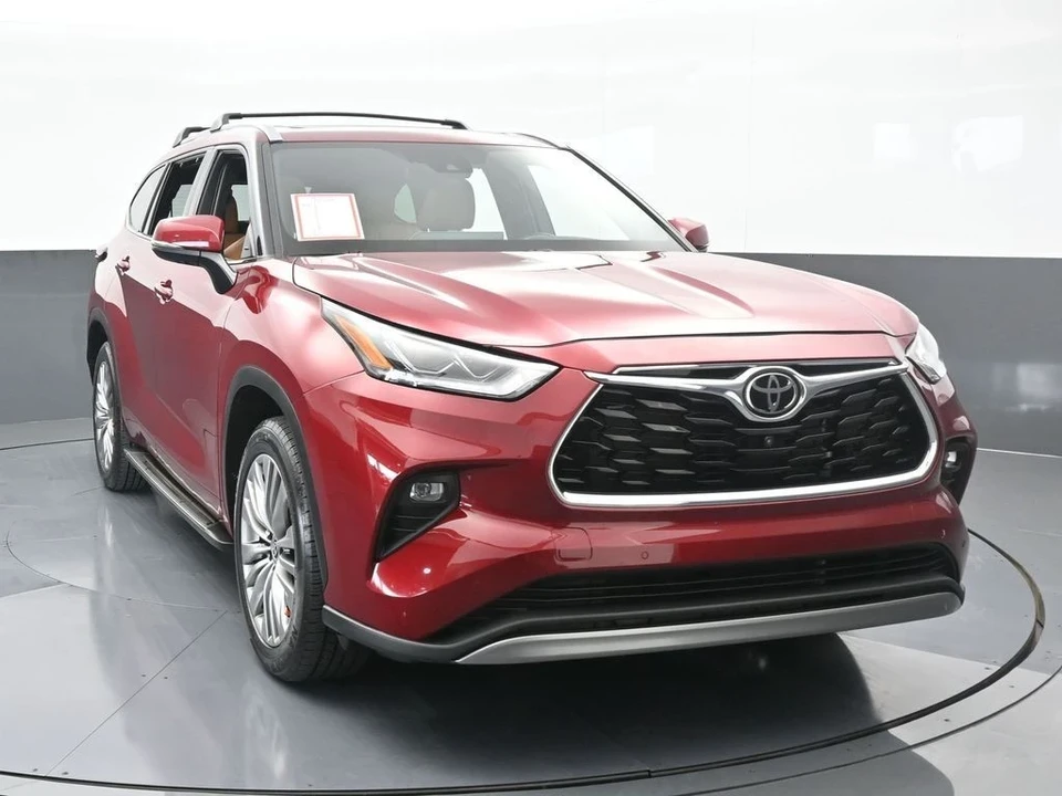 2022 Toyota Highlander - Image 9 of 12