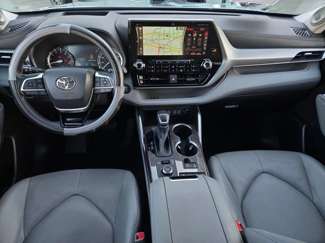 2022 Toyota Highlander - Image 15 of 21