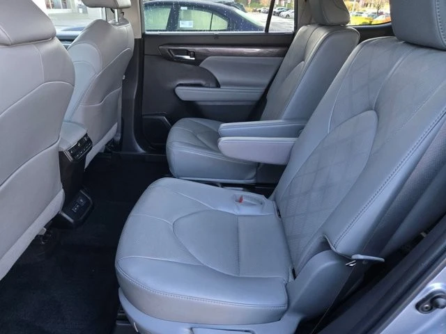 2022 Toyota Highlander - Image 11 of 21