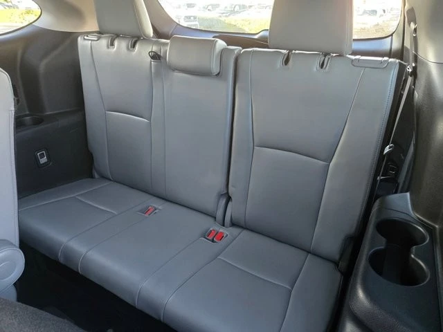 2022 Toyota Highlander - Image 13 of 21