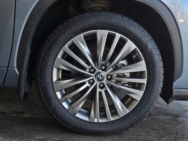 2022 Toyota Highlander - Image 5 of 12
