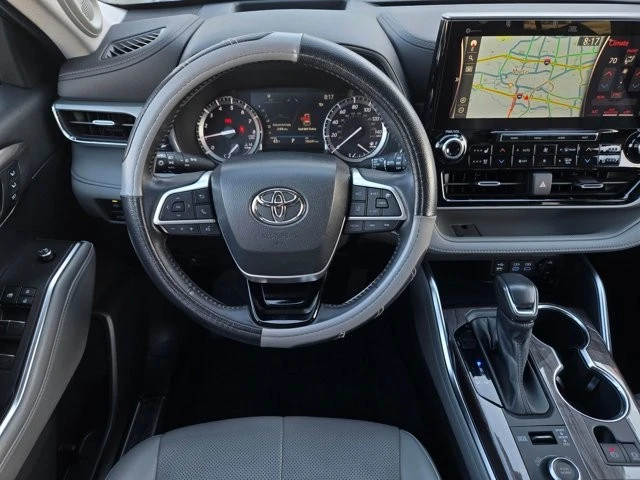 2022 Toyota Highlander - Image 14 of 21