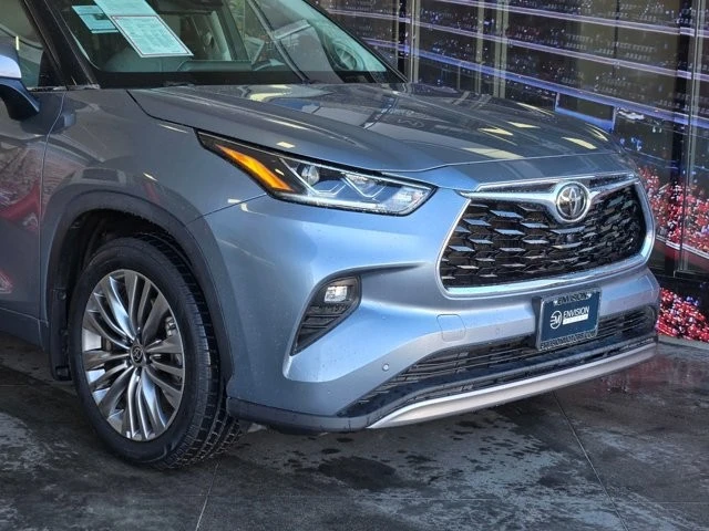 2022 Toyota Highlander - Image 2 of 21