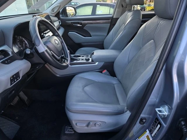 2022 Toyota Highlander - Image 18 of 21