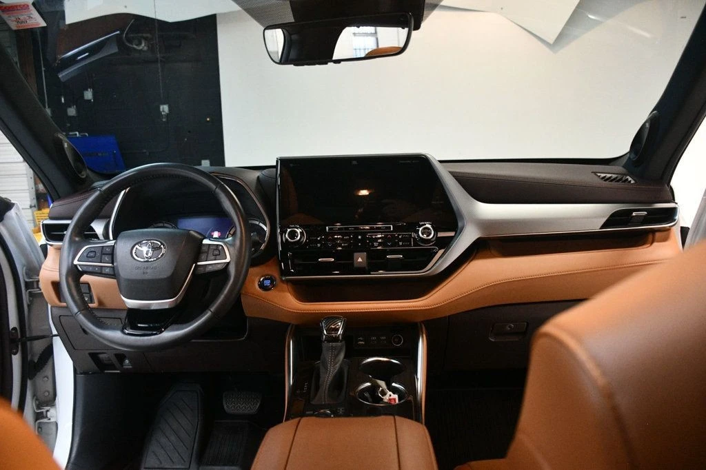 2022 Toyota Highlander - Image 5 of 12