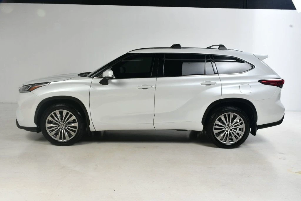 2022 Toyota Highlander - Image 3 of 12