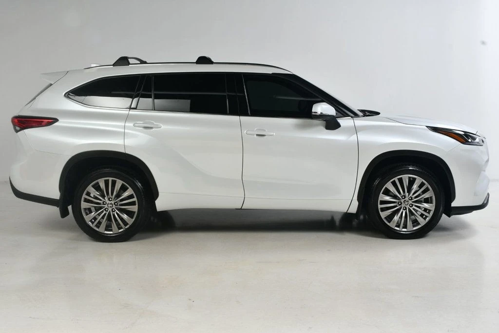 2022 Toyota Highlander - Image 4 of 12