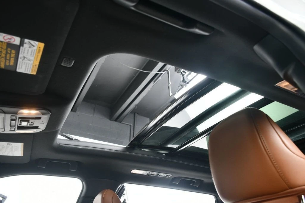 2022 Toyota Highlander - Image 6 of 12