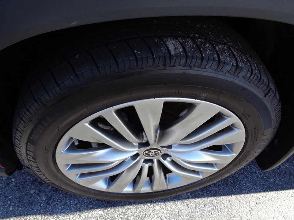 2022 Toyota Highlander - Image 10 of 21