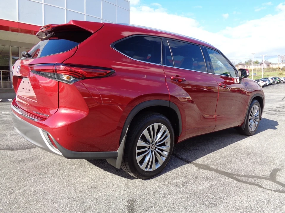 2022 Toyota Highlander - Image 4 of 21