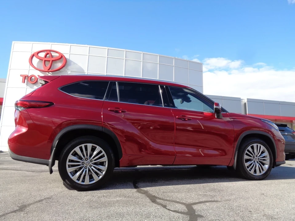 2022 Toyota Highlander - Image 3 of 21