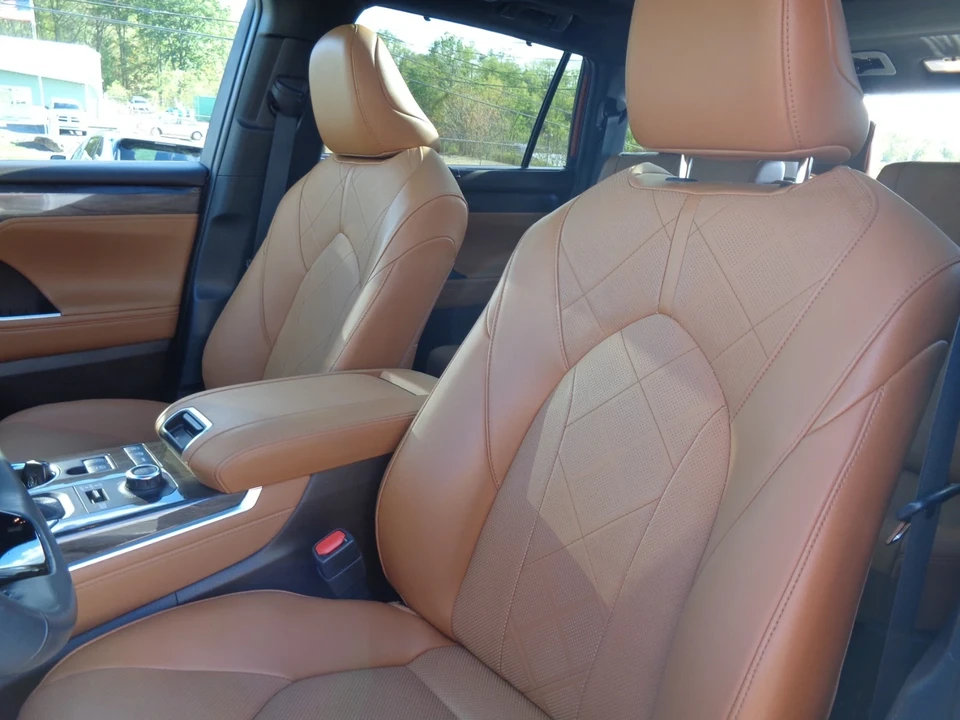 2022 Toyota Highlander - Image 16 of 21