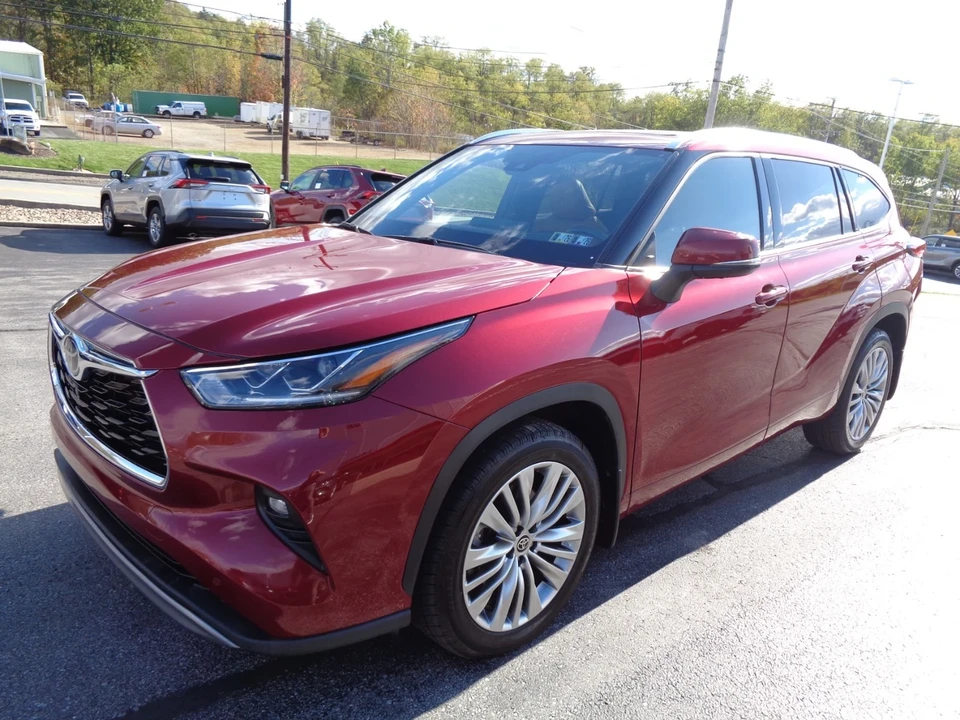 2022 Toyota Highlander - Image 8 of 21