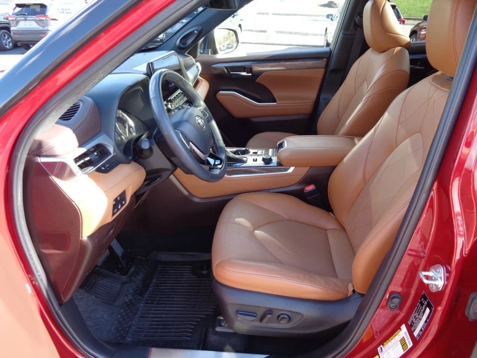 2022 Toyota Highlander - Image 12 of 21