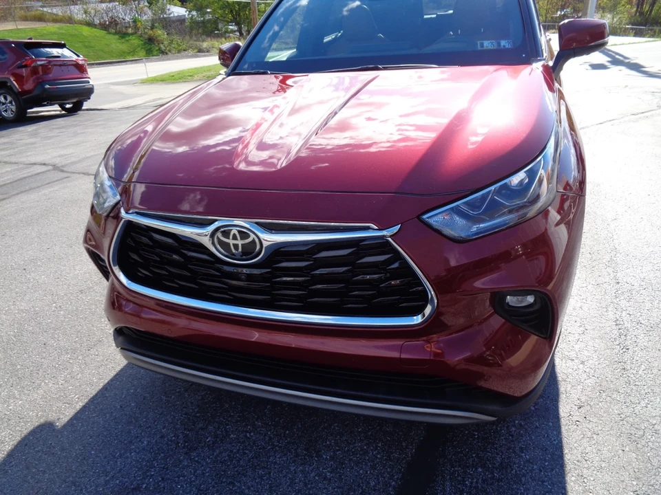 2022 Toyota Highlander - Image 9 of 21