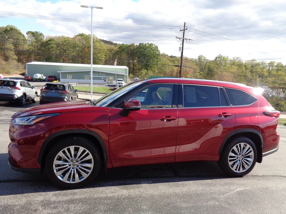 2022 Toyota Highlander - Image 7 of 21