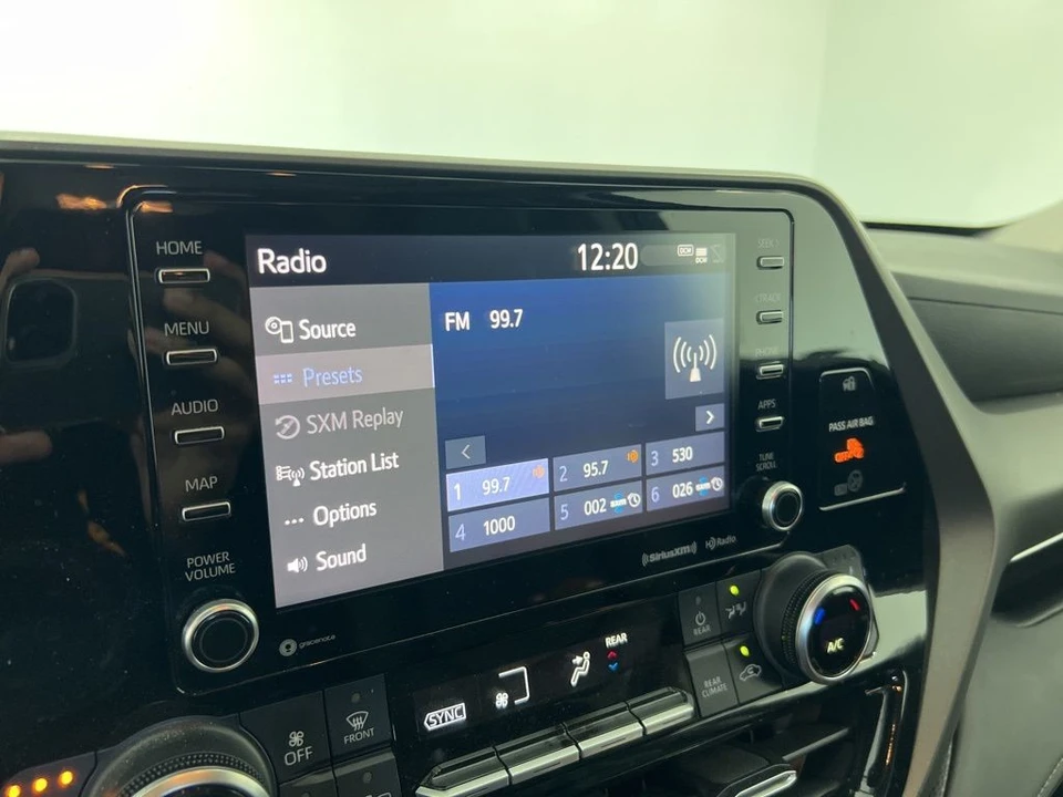 2022 Toyota Highlander - Image 11 of 21