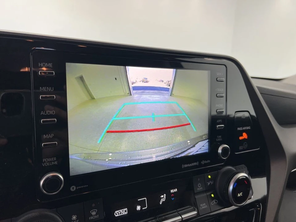 2022 Toyota Highlander - Image 12 of 21