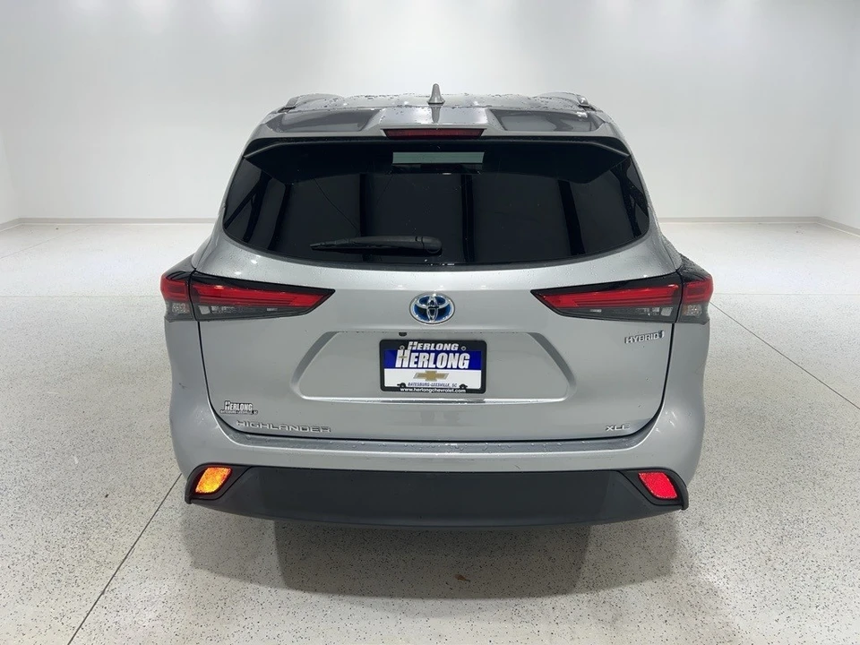 2022 Toyota Highlander - Image 4 of 12