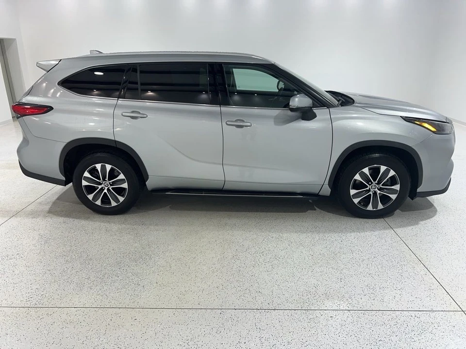2022 Toyota Highlander - Image 6 of 21