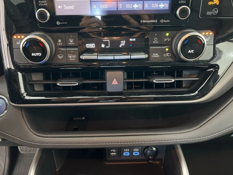 2022 Toyota Highlander - Image 15 of 21