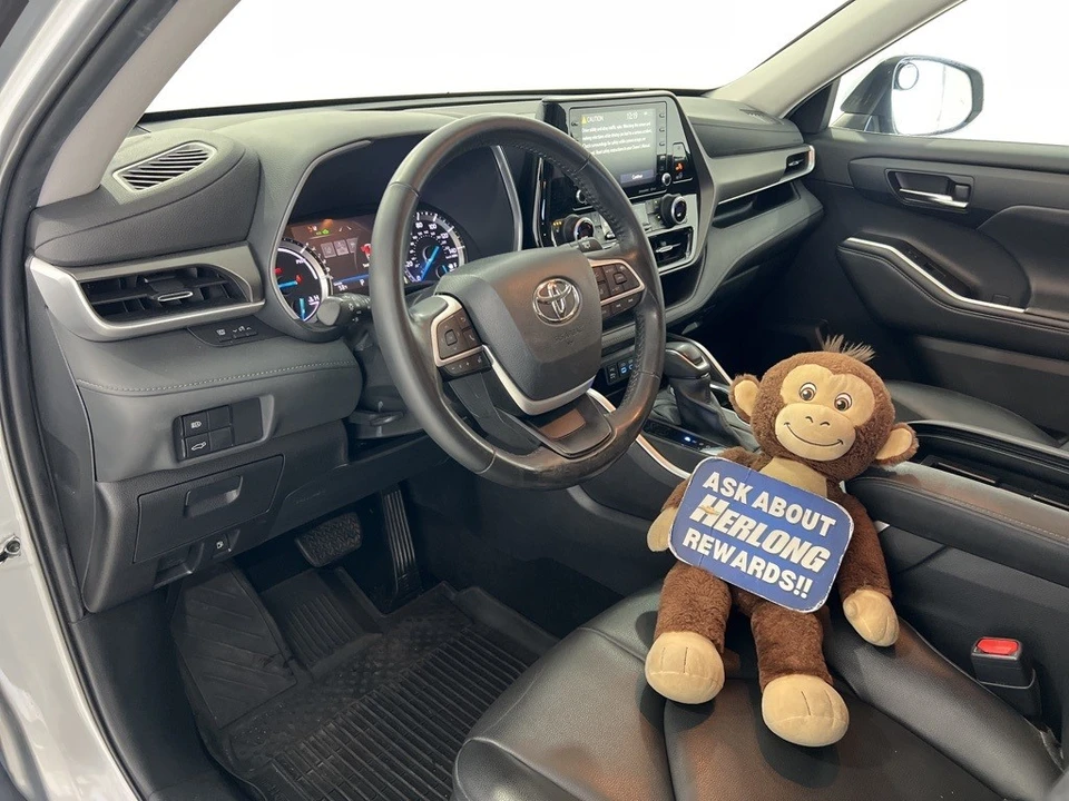 2022 Toyota Highlander - Image 9 of 12