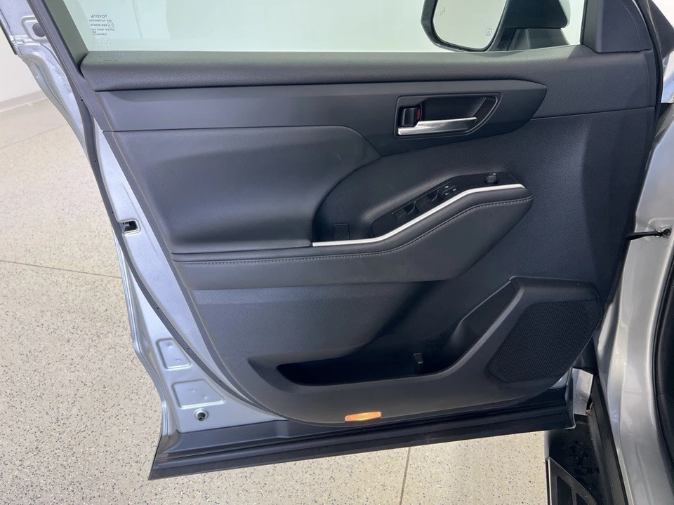 2022 Toyota Highlander - Image 19 of 21