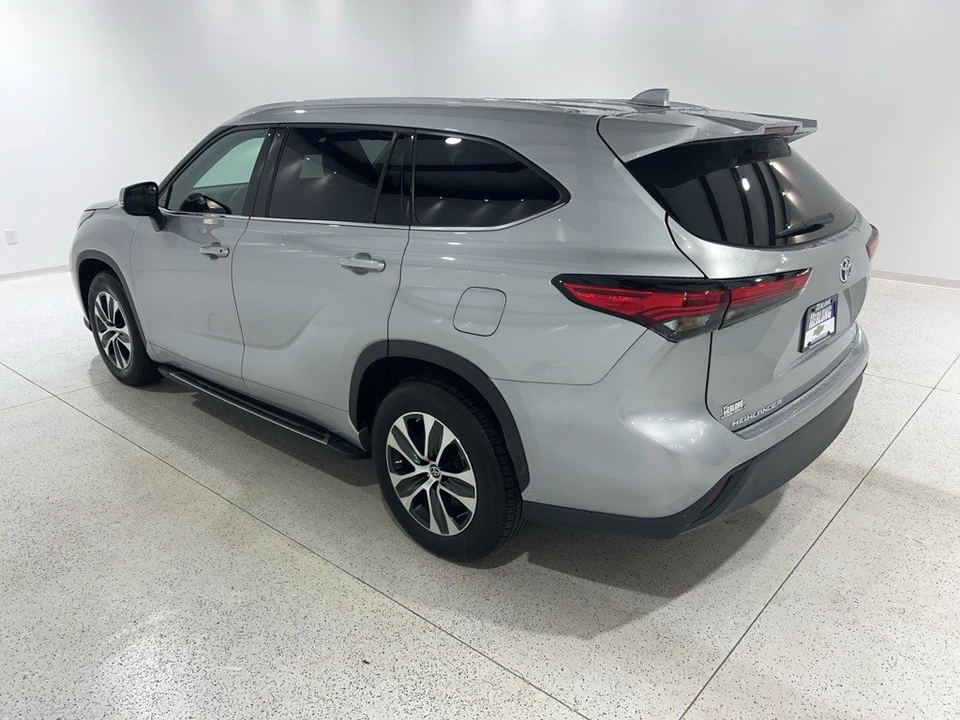 2022 Toyota Highlander - Image 3 of 12