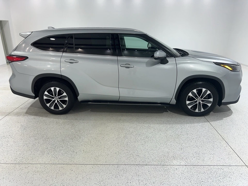 2022 Toyota Highlander - Image 6 of 12