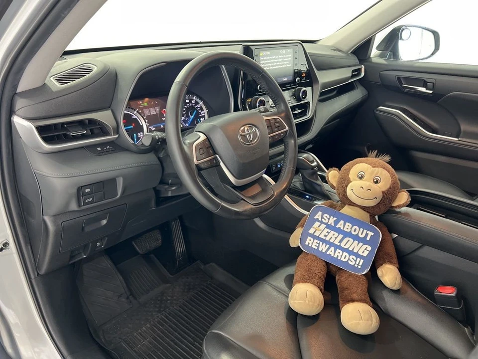 2022 Toyota Highlander - Image 9 of 21