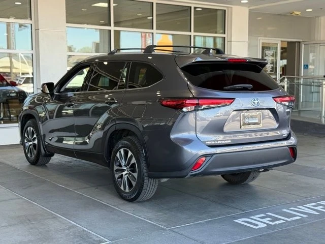 2022 Toyota Highlander - Image 11 of 21