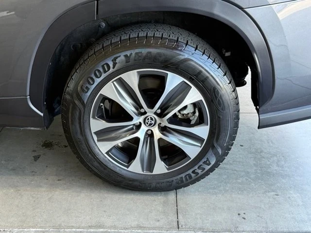 2022 Toyota Highlander - Image 18 of 21