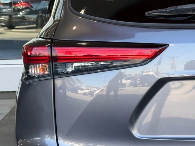 2022 Toyota Highlander - Image 14 of 21