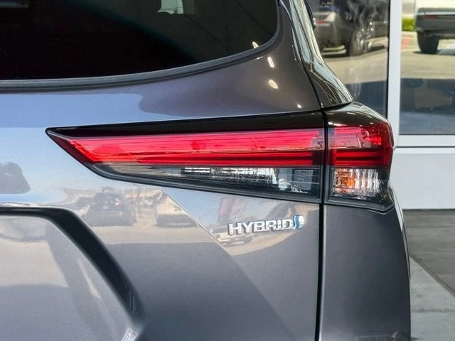 2022 Toyota Highlander - Image 15 of 21