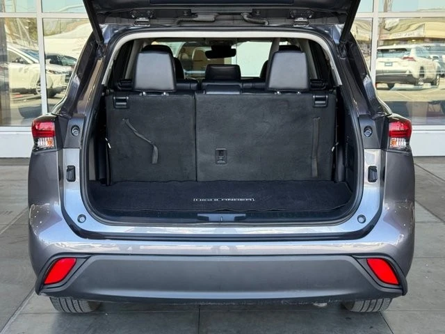 2022 Toyota Highlander - Image 16 of 21