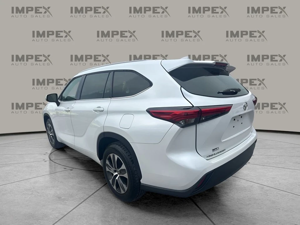 2022 Toyota Highlander - Image 3 of 12
