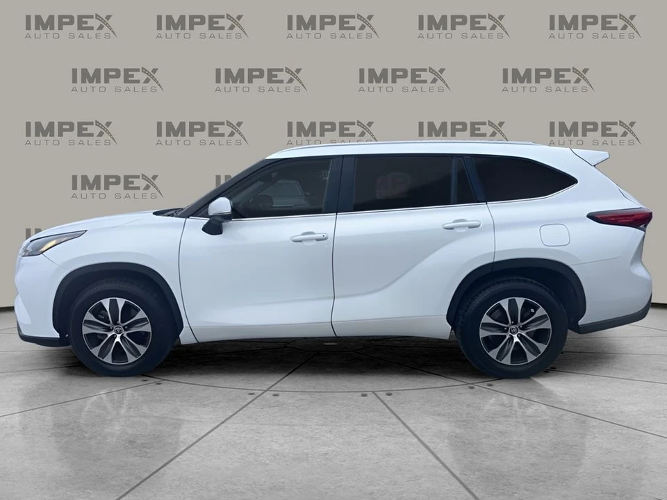 2022 Toyota Highlander - Image 2 of 12