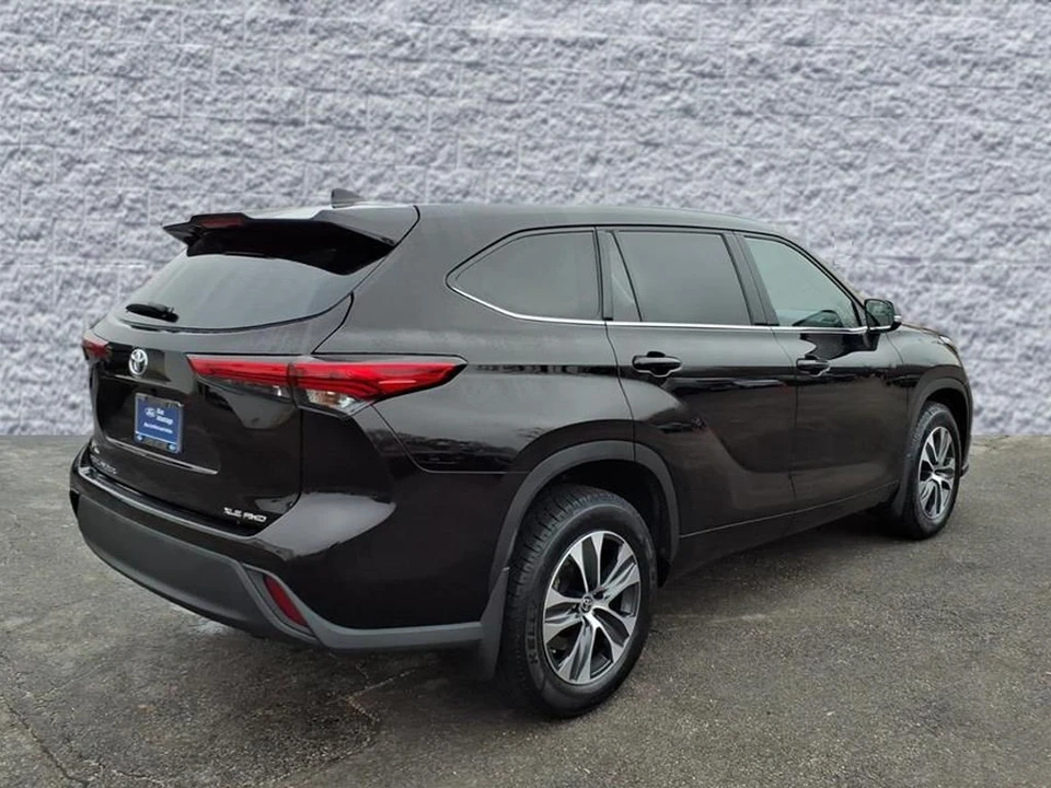 2022 Toyota Highlander - Image 3 of 12