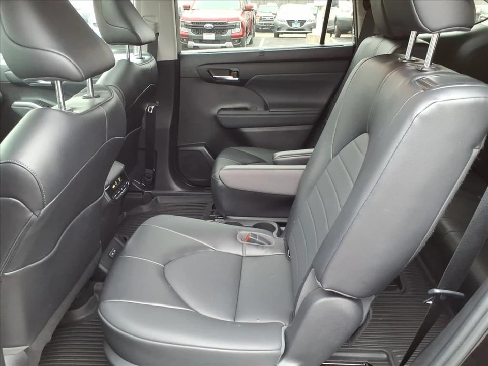 2022 Toyota Highlander - Image 12 of 12